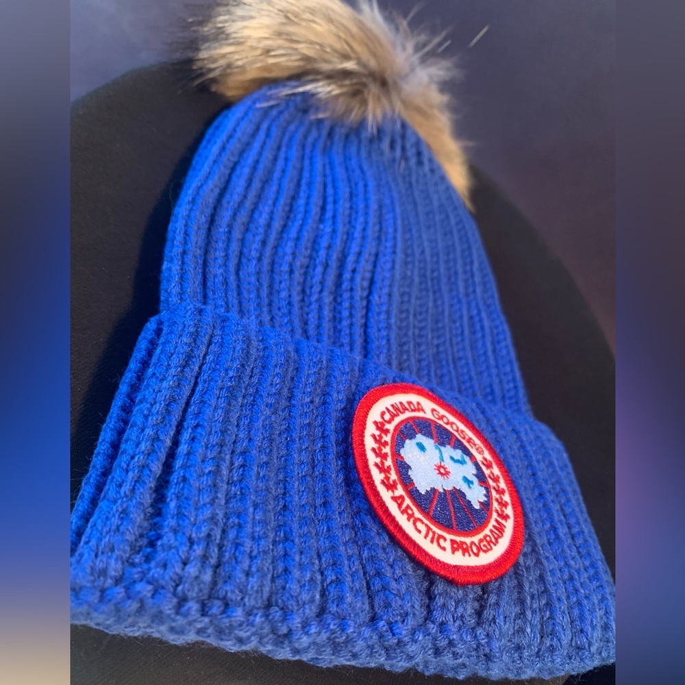 Beanie Canada Goose in open package New